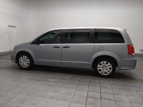 Used 2019 Dodge Grand Caravan SE w/ UConnect Hands-Free Group FWD image 3