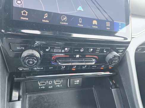 Used 2024 Jeep Grand Cherokee Limited w/ Luxury Tech Group II image 30