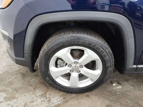 Used 2018 Jeep Compass Latitude FWD image 35