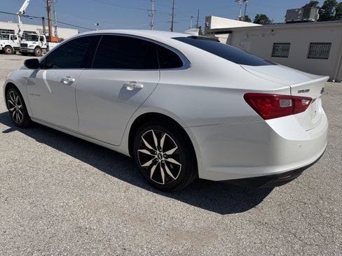 Used 2018 Chevrolet Malibu LT w/ Leather Package FWD image 5