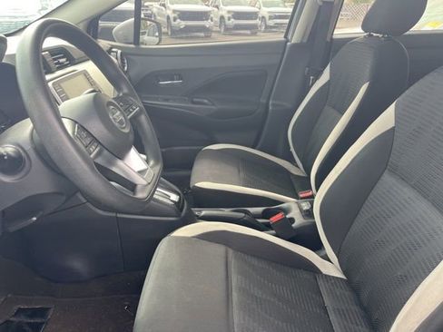 Used 2021 Nissan Versa SV image 9