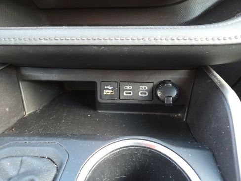 Used 2023 Toyota Highlander L image 17