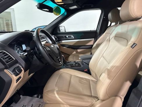 Used 2016 Ford Explorer XLT w/ Equipment Group 202A FWD image 19