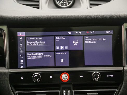 Certified 2025 Porsche Macan S AWD/4WD image 19