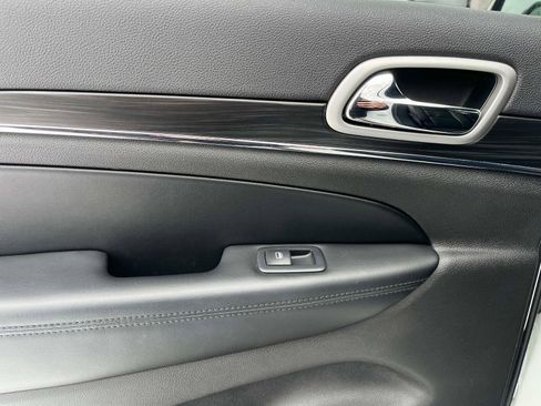 Used 2020 Jeep Grand Cherokee Limited w/ Luxury Group II image 12