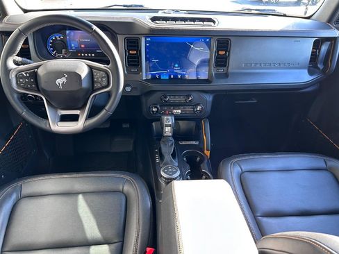 Used 2024 Ford Bronco Badlands image 8