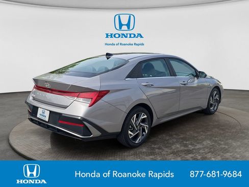 Used 2025 Hyundai Elantra Limited FWD image 5