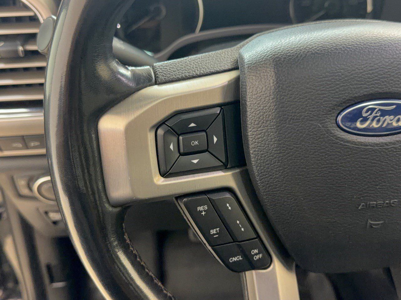 Used 2019 Ford F150 Platinum w/ Equipment Group 701A Luxury AWD/4WD image 18