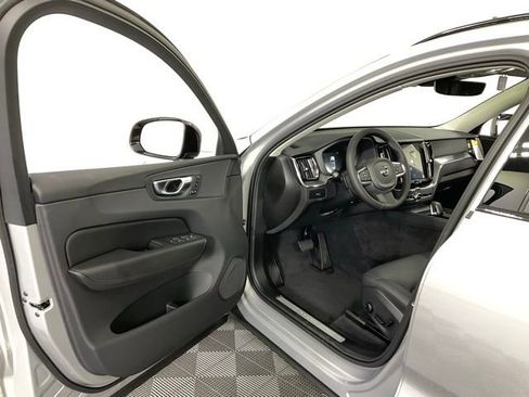 New 2025 Volvo XC60 B5 Core w/ Protection Package Premier image 29
