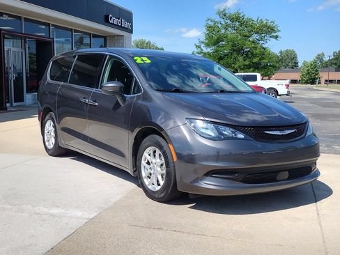Used 2023 Chrysler Voyager LX FWD image 15