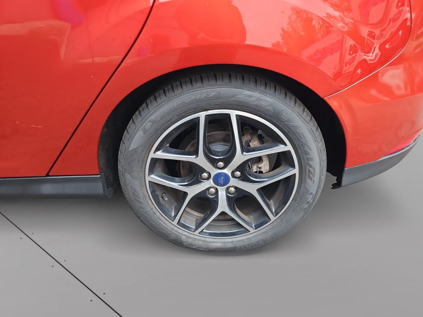 Used 2018 Ford Focus SEL w/ Cold Weather Package FWD image 14