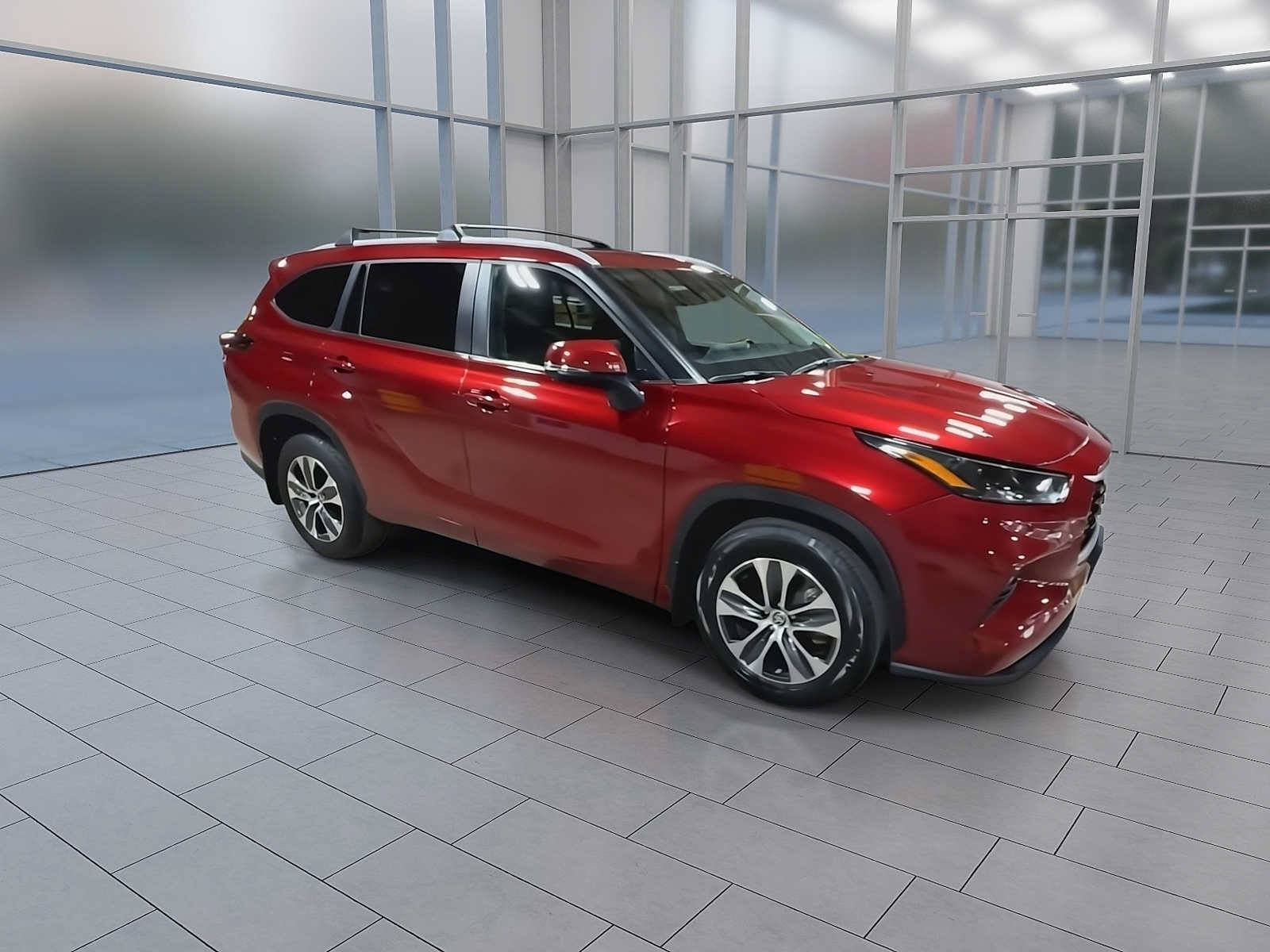Used 2024 Toyota Highlander XLE AWD/4WD image 2