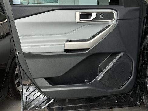 Used 2023 Ford Explorer XLT w/ Equipment Group 202A RWD image 9