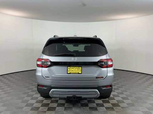 Used 2025 Honda Pilot TrailSport image 6