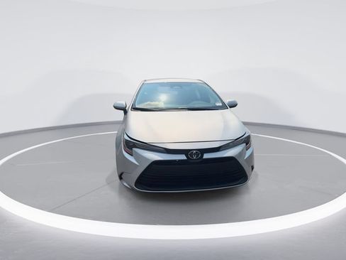 Used 2026 Toyota Corolla LE FWD image 3