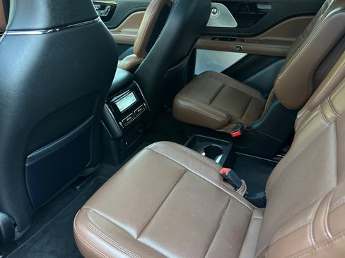 Used 2020 Lincoln Aviator Reserve w/ Equipment Group 202A AWD/4WD image 11