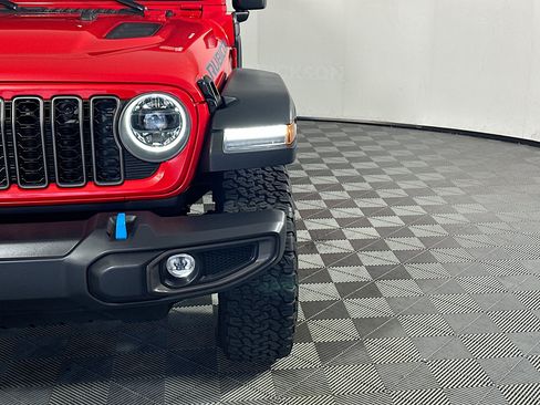 Used 2025 Jeep Wrangler Unlimited Rubicon 4xe w/ Convenience Group AWD/4WD image 9