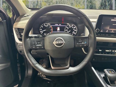 Used 2025 Nissan Rogue SV FWD image 18