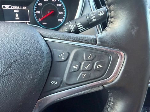 Used 2018 Chevrolet Equinox LT FWD image 14