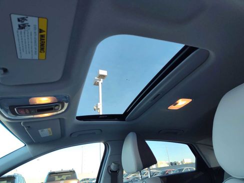 Certified 2023 Hyundai Elantra Limited image 5