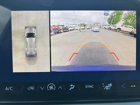 New 2026 Chevrolet Traverse LT w/ Driver Confidence Package AWD/4WD image 22