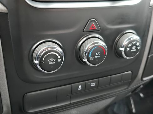 Used 2017 RAM 1500 ST RWD image 9