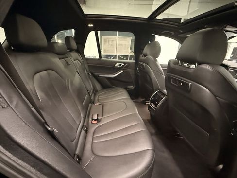 Used 2022 BMW X5 xDrive40i w/ Climate Comfort Package image 18