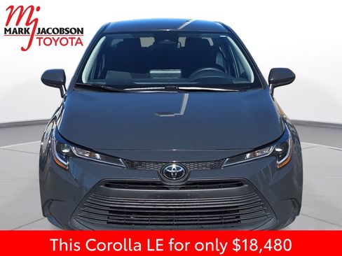 Used 2024 Toyota Corolla LE image 3