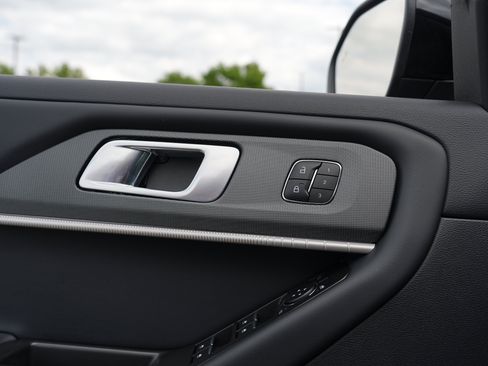 Used 2025 Ford Explorer ST AWD/4WD image 20