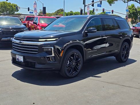 New 2026 Chevrolet Traverse LT w/ Enhanced Driving Package FWD image 3