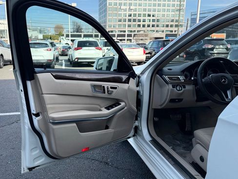 Used 2014 Mercedes-Benz E 350 4MATIC Sedan image 9