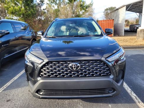 Used 2022 Toyota Corolla Cross LE image 2
