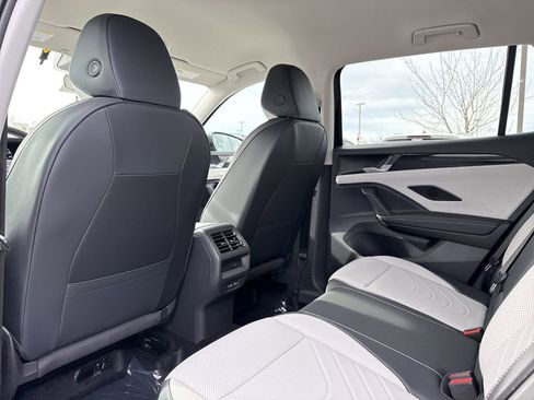 New 2026 Volkswagen Tiguan SE FWD image 13