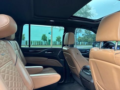 Used 2022 Cadillac Escalade ESV Premium Luxury AWD/4WD image 25
