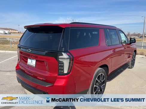 New 2026 Chevrolet Suburban RST image 9