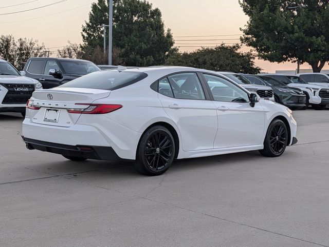 Used 2025 Toyota Camry SE FWD image 6