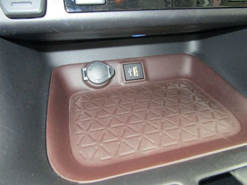 Used 2025 Toyota RAV4 Limited image 40