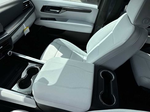 New 2025 Chevrolet Suburban Premier image 21