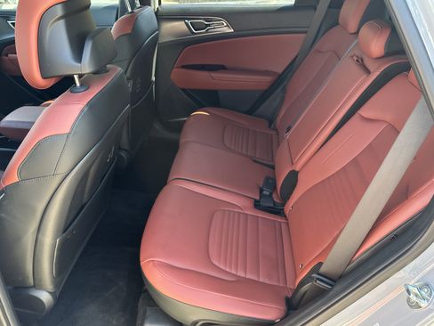 Certified 2025 Kia Sportage SX image 24