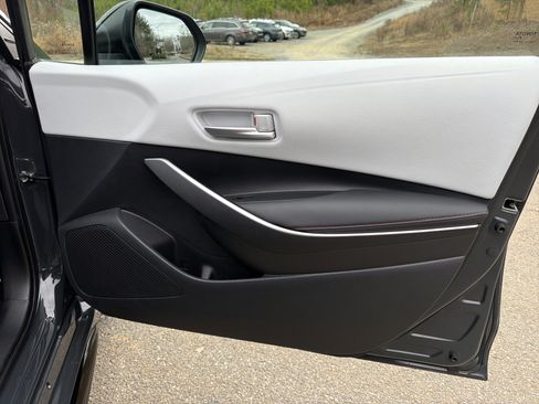 Used 2025 Toyota Corolla SE image 14