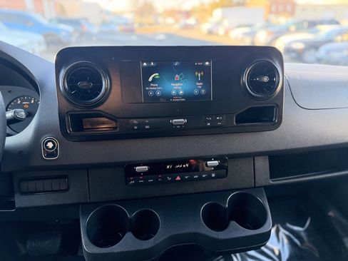 Used 2019 Mercedes-Benz Sprinter 2500 image 25