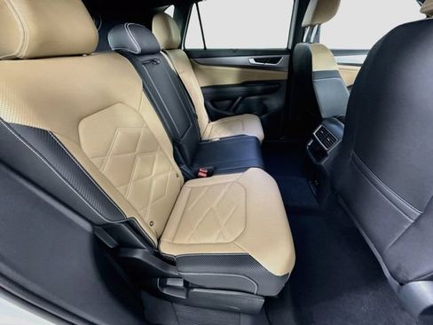 Used 2025 Volkswagen Atlas Cross Sport SE FWD image 28