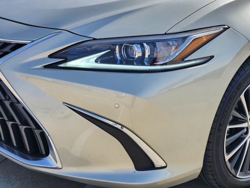 Used 2025 Lexus ES 350 350 w/ Premium Package image 6