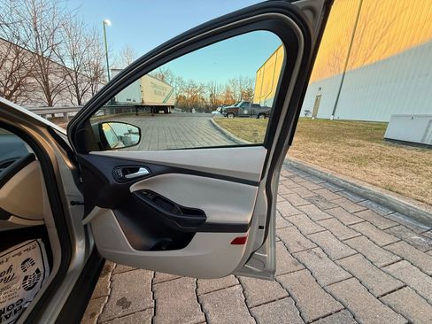 Used 2015 Ford Focus SE image 23