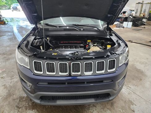 Used 2018 Jeep Compass Latitude FWD image 33