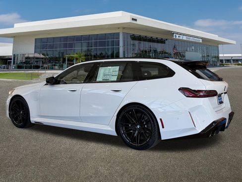 New 2026 BMW M5 Touring image 5