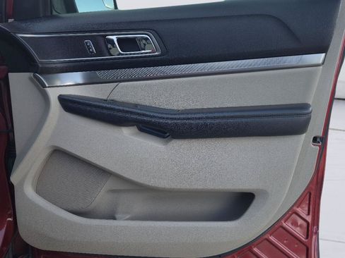 Used 2018 Ford Explorer XLT w/ Equipment Group 202A FWD image 23