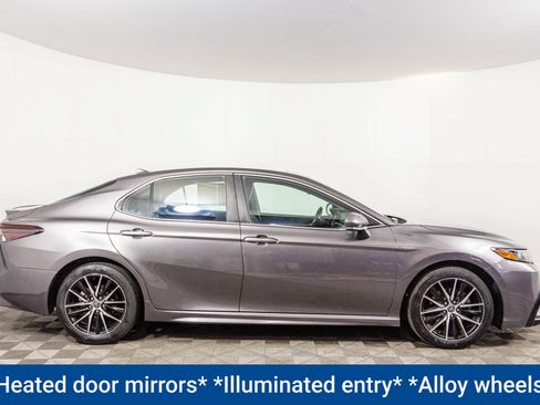 Used 2022 Toyota Camry SE w/ Cold Weather Package FWD image 13