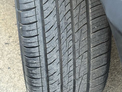 Used 2021 Toyota Prius XLE image 38