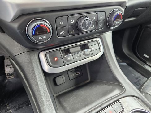 Used 2021 GMC Acadia SLT image 23